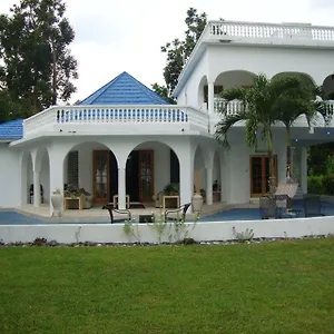 https://by-the-sea-vacation-home-and-villa.comcaribbean.com